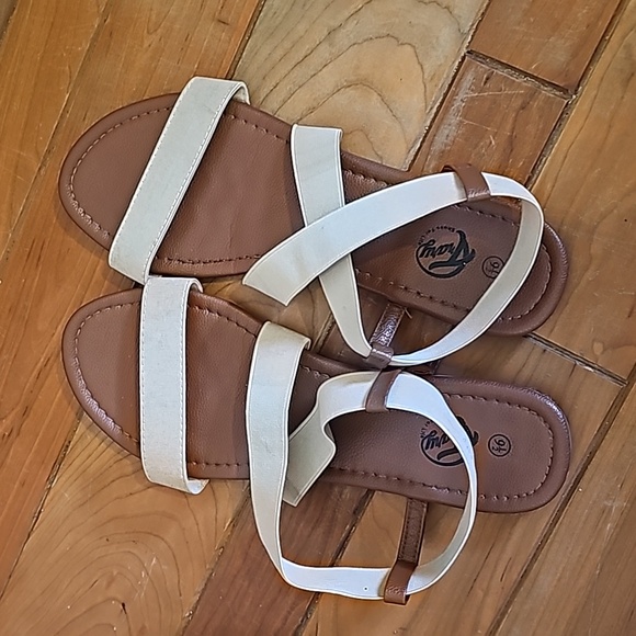 Trary shoes for life size 9.5 sandals - Picture 3 of 5